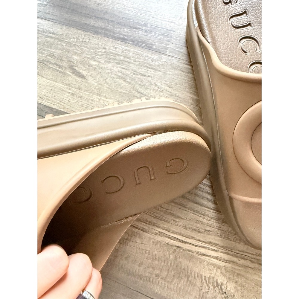 Gucci Platform Slide Sandals Womens Tan Good Interlocking G Logo Rubber Lug Sole - Picture 3 of 6